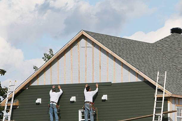Professional Siding technician working in Rosedale, MD
